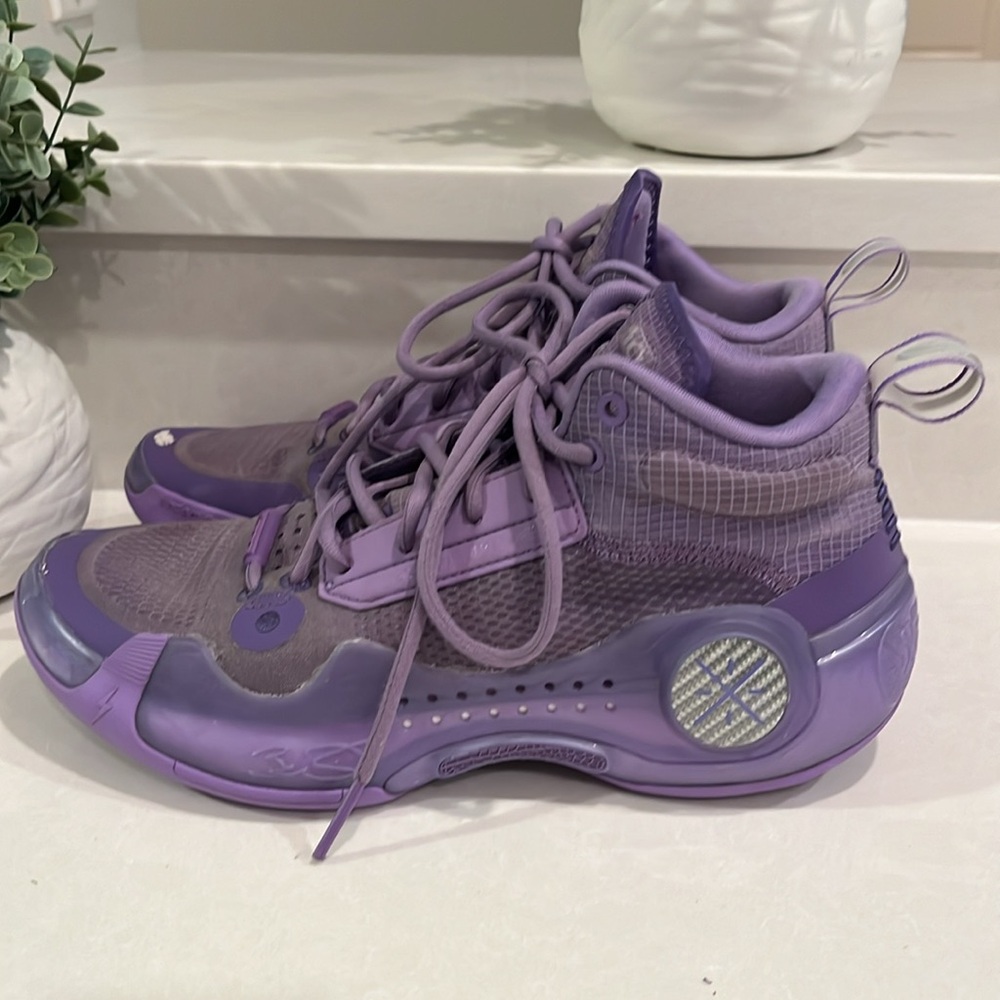 Way of Wade basketball high tops. Men’s size 7.5. Very good condition